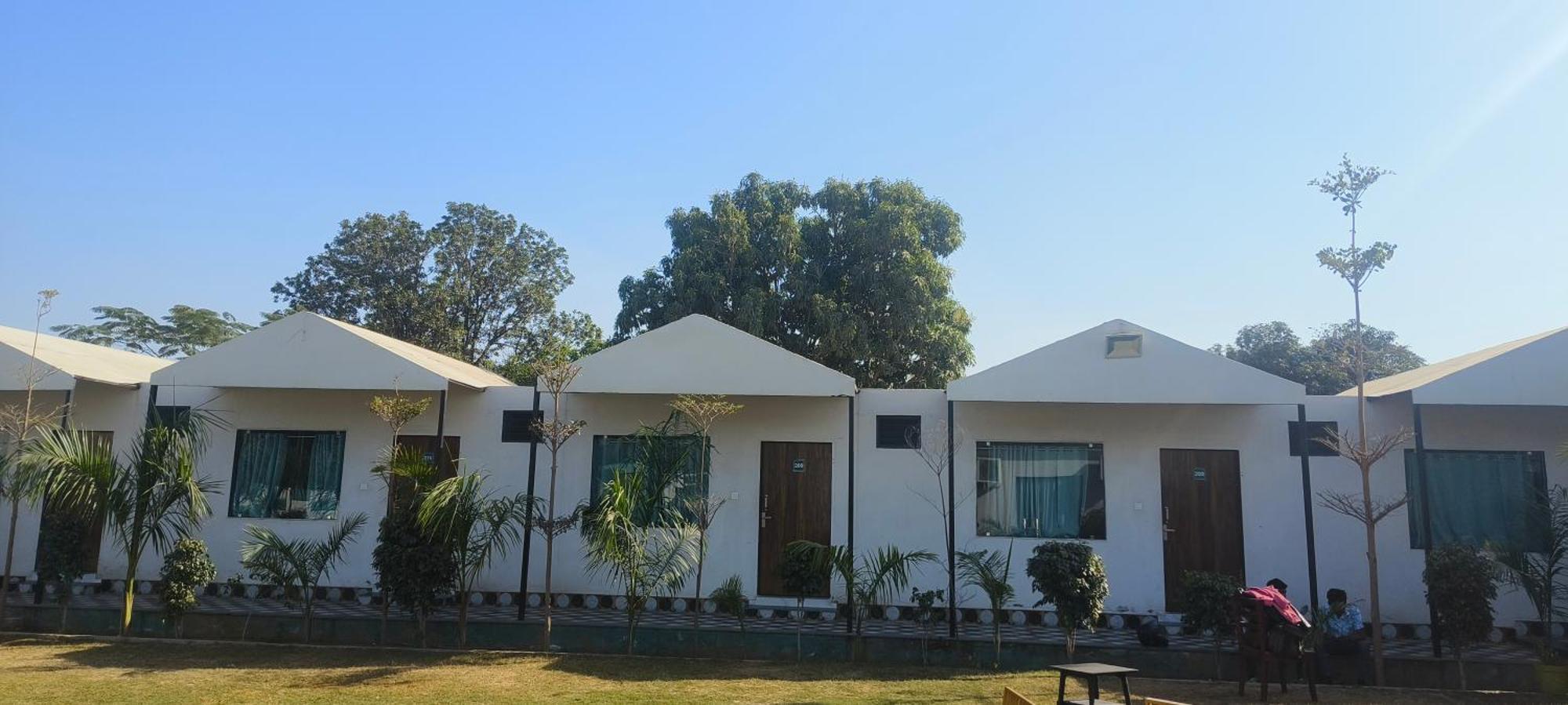 Long Drive Hotel And Resaurt Jaipur Eksteriør bilde
